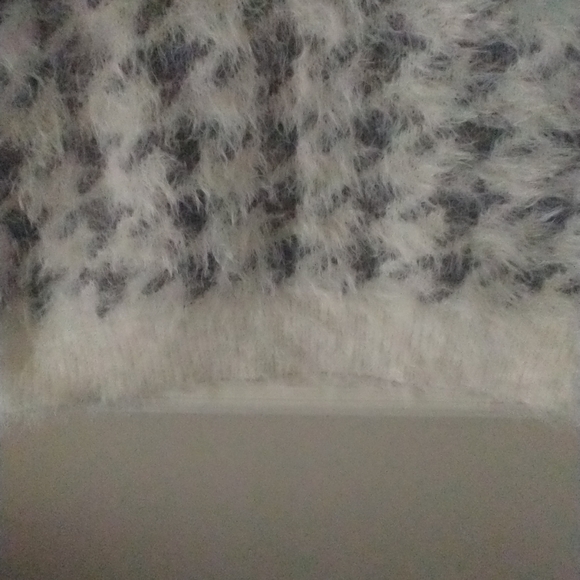 Mudd Fuzzy Women Eyelash Sweater Gray&White Houndstooth Check Crew Neck Size M - Picture 4 of 9